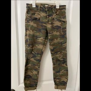 Women’s Camouflage Jeans // Size 27